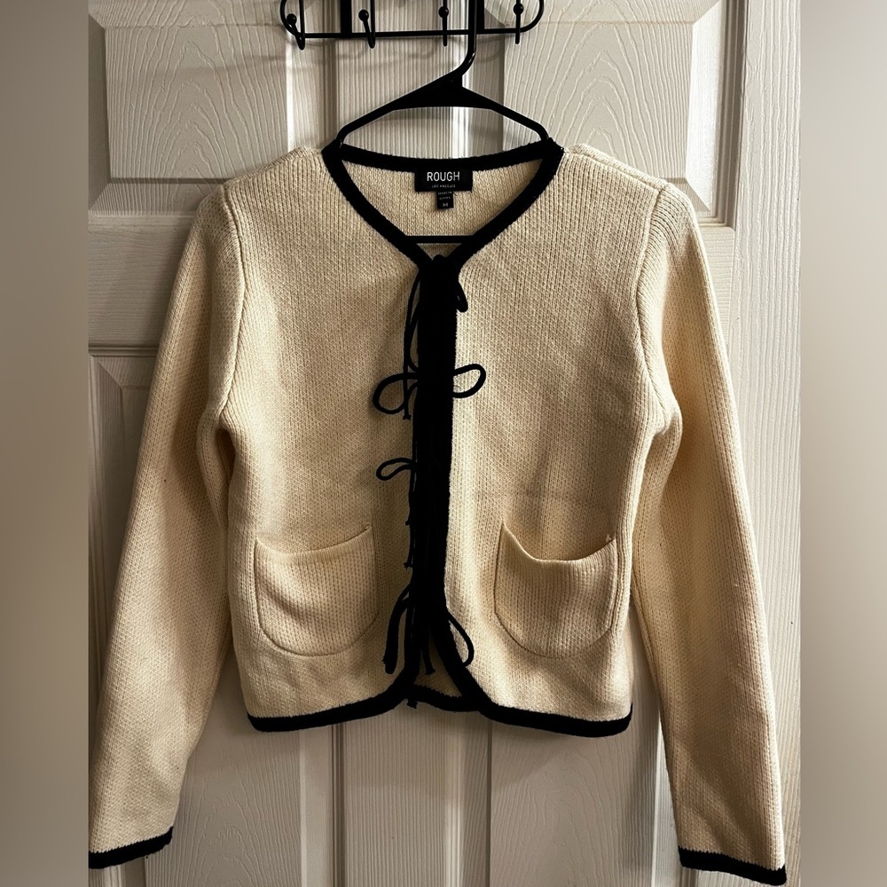 ROUGH~L.A ~CREAM & BLACK SWEATER~NWOT~M